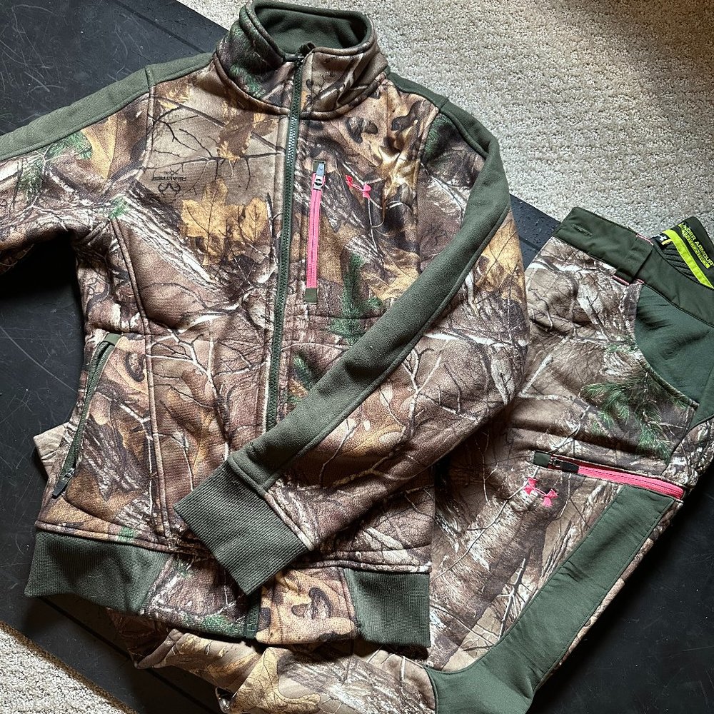 Under Armour/ Real Tree collab cold gear top and bottoms